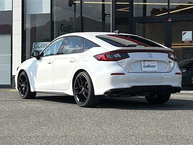ホンダ シビック RS 大阪府 2024(令6)年 0.1万km プラチナホワイトパール ＢＯＳＥ　９型ディスプレイオーディオ　Ｂｌｕｅｔｏｏｔｈ　衝突軽減　レーダークルーズコントロール　パワーシート　シートヒーター　ＢＳＭ　前後ドラレコ　ビルドインＥＴＣ２．０　バックカメラ　置くだけ充電　純正オーディオ　純正フロアマット　純正ホイール　電格ミラー　プッシュスタート　オートライト　オートワイパー　スマートキー　スペアキー1　