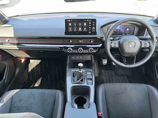 ホンダ シビック RS 大阪府 2024(令6)年 0.1万km プラチナホワイトパール ＢＯＳＥ　９型ディスプレイオーディオ　Ｂｌｕｅｔｏｏｔｈ　衝突軽減　レーダークルーズコントロール　パワーシート　シートヒーター　ＢＳＭ　前後ドラレコ　ビルドインＥＴＣ２．０　バックカメラ　置くだけ充電　純正オーディオ　純正フロアマット　純正ホイール　電格ミラー　プッシュスタート　オートライト　オートワイパー　スマートキー　スペアキー1　