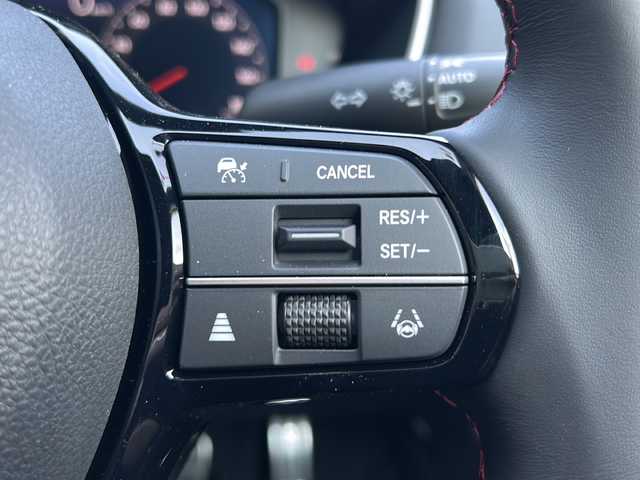 ホンダ シビック RS 大阪府 2024(令6)年 0.1万km プラチナホワイトパール ＢＯＳＥ　９型ディスプレイオーディオ　Ｂｌｕｅｔｏｏｔｈ　衝突軽減　レーダークルーズコントロール　パワーシート　シートヒーター　ＢＳＭ　前後ドラレコ　ビルドインＥＴＣ２．０　バックカメラ　置くだけ充電　純正オーディオ　純正フロアマット　純正ホイール　電格ミラー　プッシュスタート　オートライト　オートワイパー　スマートキー　スペアキー1　