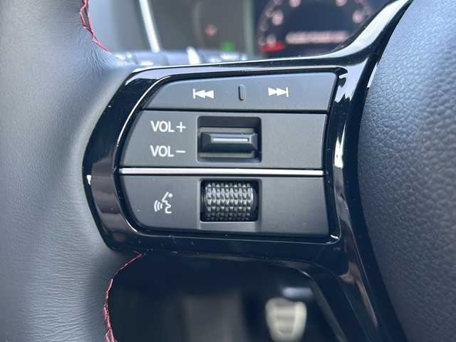 ホンダ シビック RS 大阪府 2024(令6)年 0.1万km プラチナホワイトパール ＢＯＳＥ　９型ディスプレイオーディオ　Ｂｌｕｅｔｏｏｔｈ　衝突軽減　レーダークルーズコントロール　パワーシート　シートヒーター　ＢＳＭ　前後ドラレコ　ビルドインＥＴＣ２．０　バックカメラ　置くだけ充電　純正オーディオ　純正フロアマット　純正ホイール　電格ミラー　プッシュスタート　オートライト　オートワイパー　スマートキー　スペアキー1　