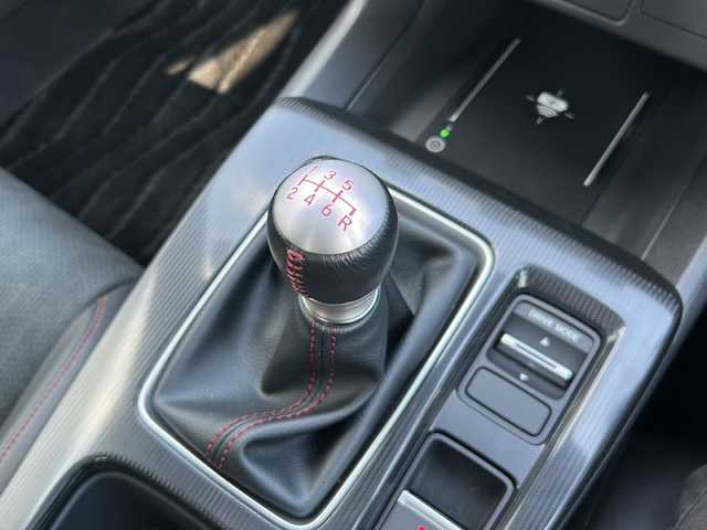 ホンダ シビック RS 大阪府 2024(令6)年 0.1万km プラチナホワイトパール ＢＯＳＥ　９型ディスプレイオーディオ　Ｂｌｕｅｔｏｏｔｈ　衝突軽減　レーダークルーズコントロール　パワーシート　シートヒーター　ＢＳＭ　前後ドラレコ　ビルドインＥＴＣ２．０　バックカメラ　置くだけ充電　純正オーディオ　純正フロアマット　純正ホイール　電格ミラー　プッシュスタート　オートライト　オートワイパー　スマートキー　スペアキー1　