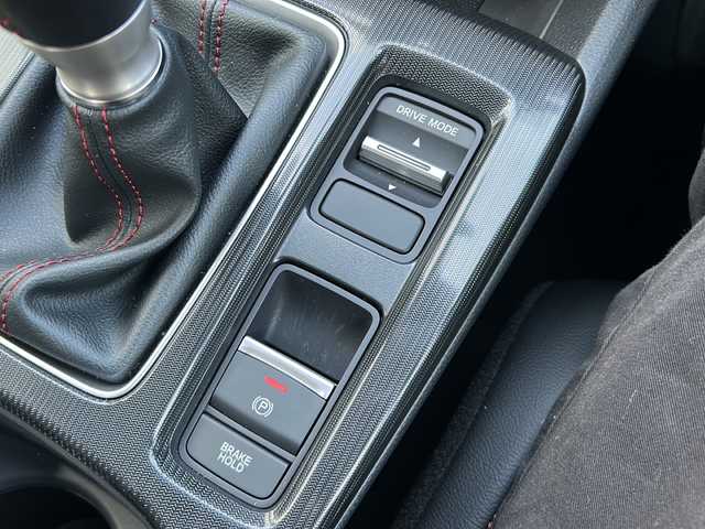 ホンダ シビック RS 大阪府 2024(令6)年 0.1万km プラチナホワイトパール ＢＯＳＥ　９型ディスプレイオーディオ　Ｂｌｕｅｔｏｏｔｈ　衝突軽減　レーダークルーズコントロール　パワーシート　シートヒーター　ＢＳＭ　前後ドラレコ　ビルドインＥＴＣ２．０　バックカメラ　置くだけ充電　純正オーディオ　純正フロアマット　純正ホイール　電格ミラー　プッシュスタート　オートライト　オートワイパー　スマートキー　スペアキー1　