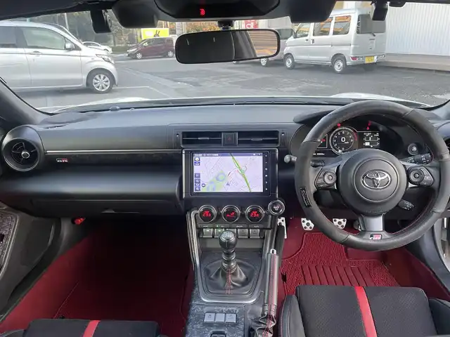 トヨタ ＧＲ８６ RZ 千葉県 2024(令6)年 3.1万km クリスタルホワイトパール ワンオーナー/純正ナビ(CD/DVD/フルセグTV/BT/SD/HDMI/USB)/プリクラッシュブレーキ/クリアランスソナー/純正18インチアルミホイール/ヒルスタートアシストコントロール/純正ドライブレコーダー/TRDフルエアロパーツ/アルミペダル/リアスポイラー/シフトアップインジケーター/車線逸脱警報/ステアリング連動ヘッドランプ/Bremboキャリパー/セミバケットシート(ハーフレザー)/LEDヘッドライト/ETC2.0/オートライト/D/N側シートヒター/横滑り防止機能/バックカメラ/プッシュスタート/コーナーセンサー/取説/保証書