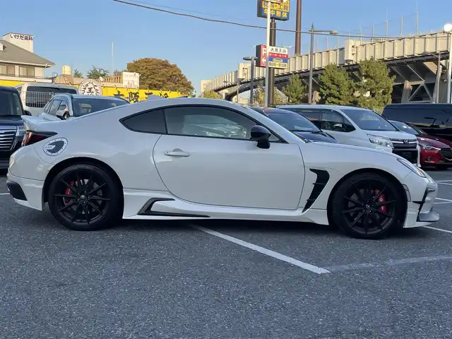 トヨタ ＧＲ８６ RZ 千葉県 2024(令6)年 3.1万km クリスタルホワイトパール ワンオーナー/純正ナビ(CD/DVD/フルセグTV/BT/SD/HDMI/USB)/プリクラッシュブレーキ/クリアランスソナー/純正18インチアルミホイール/ヒルスタートアシストコントロール/純正ドライブレコーダー/TRDフルエアロパーツ/アルミペダル/リアスポイラー/シフトアップインジケーター/車線逸脱警報/ステアリング連動ヘッドランプ/Bremboキャリパー/セミバケットシート(ハーフレザー)/LEDヘッドライト/ETC2.0/オートライト/D/N側シートヒター/横滑り防止機能/バックカメラ/プッシュスタート/コーナーセンサー/取説/保証書