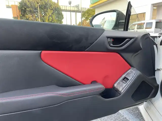 トヨタ ＧＲ８６ RZ 千葉県 2024(令6)年 3.1万km クリスタルホワイトパール ワンオーナー/純正ナビ(CD/DVD/フルセグTV/BT/SD/HDMI/USB)/プリクラッシュブレーキ/クリアランスソナー/純正18インチアルミホイール/ヒルスタートアシストコントロール/純正ドライブレコーダー/TRDフルエアロパーツ/アルミペダル/リアスポイラー/シフトアップインジケーター/車線逸脱警報/ステアリング連動ヘッドランプ/Bremboキャリパー/セミバケットシート(ハーフレザー)/LEDヘッドライト/ETC2.0/オートライト/D/N側シートヒター/横滑り防止機能/バックカメラ/プッシュスタート/コーナーセンサー/取説/保証書