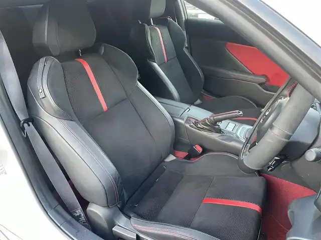 トヨタ ＧＲ８６ RZ 千葉県 2024(令6)年 3.1万km クリスタルホワイトパール ワンオーナー/純正ナビ(CD/DVD/フルセグTV/BT/SD/HDMI/USB)/プリクラッシュブレーキ/クリアランスソナー/純正18インチアルミホイール/ヒルスタートアシストコントロール/純正ドライブレコーダー/TRDフルエアロパーツ/アルミペダル/リアスポイラー/シフトアップインジケーター/車線逸脱警報/ステアリング連動ヘッドランプ/Bremboキャリパー/セミバケットシート(ハーフレザー)/LEDヘッドライト/ETC2.0/オートライト/D/N側シートヒター/横滑り防止機能/バックカメラ/プッシュスタート/コーナーセンサー/取説/保証書