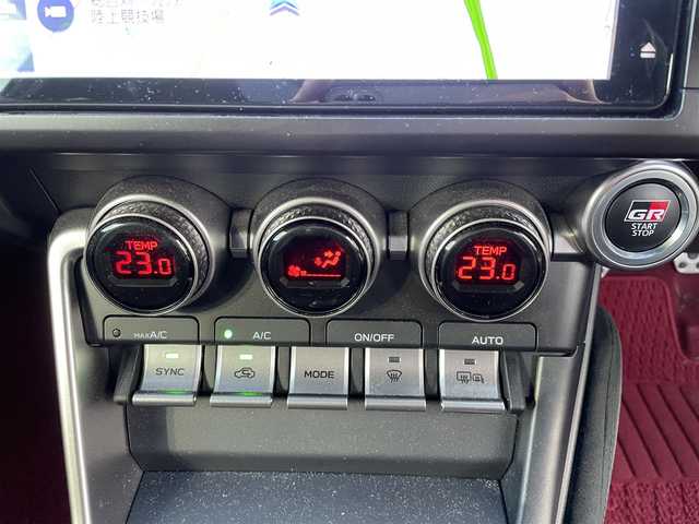 トヨタ ＧＲ８６ RZ 千葉県 2024(令6)年 3.1万km クリスタルホワイトパール ワンオーナー/純正ナビ(CD/DVD/フルセグTV/BT/SD/HDMI/USB)/プリクラッシュブレーキ/クリアランスソナー/純正18インチアルミホイール/ヒルスタートアシストコントロール/純正ドライブレコーダー/TRDフルエアロパーツ/アルミペダル/リアスポイラー/シフトアップインジケーター/車線逸脱警報/ステアリング連動ヘッドランプ/Bremboキャリパー/セミバケットシート(ハーフレザー)/LEDヘッドライト/ETC2.0/オートライト/D/N側シートヒター/横滑り防止機能/バックカメラ/プッシュスタート/コーナーセンサー/取説/保証書