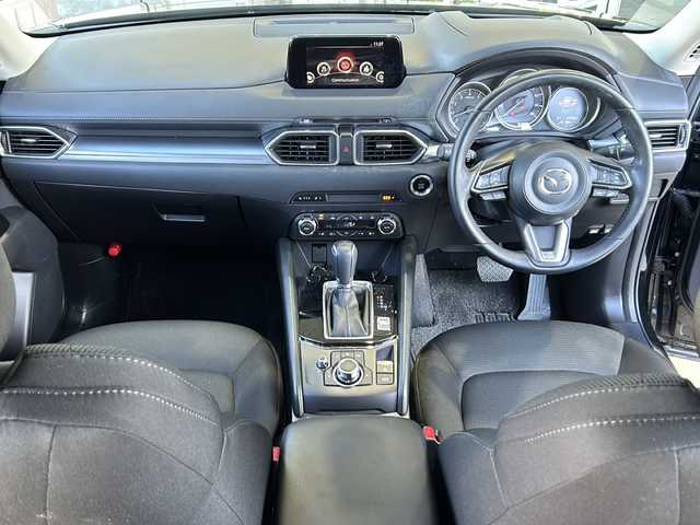 マツダ ＣＸ－５ 20S プロアクティブ 静岡県 2017(平29)年 6.5万km ジェットブラックマイカ 純正ナビ/・ラジオ/ワンセグTV/・USB/SD/AUX/CD/DVD/主要装備/・レーダークルーズコントロール　/・ドライブレコーダー　/・ＥＴＣ　/・ＢＳＭ　/・ステアリングリモコン　/・レーンキープアシスト　/・アイドリングストップ　/・シートヒーター　/・ハンドルヒーター　/・ヘッドアップディスプレイ/・コーナーセンサー/・オートホールド/・オートライト/・パワーシート/・バックカメラ/・サイドカメラ/・プッシュスタート/・スマートキー/・LEDヘッドライト