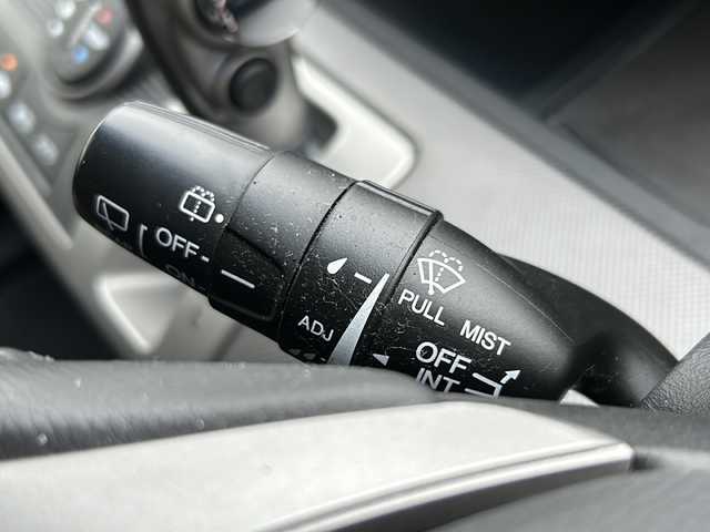 ホンダ フリード ハイブリット ジャストセレクション 千葉県 2012(平24)年 19.7万km プレミアムホワイトパール 純正ナビ/バックカメラ/クルーズコントロール/地デジ/ＥＴＣ/本革巻ハンドル/両側パワースライドドア/スマートキー/純正フロアマット/オートライト/純正アルミホイール/盗難防止装置/ハーフレザーシート