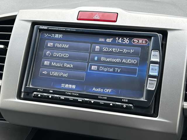 ホンダ フリード ハイブリット ジャストセレクション 千葉県 2012(平24)年 19.7万km プレミアムホワイトパール 純正ナビ/バックカメラ/クルーズコントロール/地デジ/ＥＴＣ/本革巻ハンドル/両側パワースライドドア/スマートキー/純正フロアマット/オートライト/純正アルミホイール/盗難防止装置/ハーフレザーシート