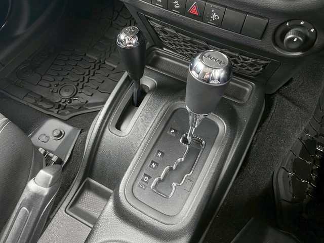 クライスラー・ジープ ジープ ラングラー アンリミテッド サハラ 茨城県 2018(平30)年 3.1万km 黒 後期型　/ワンオーナー　/ナビ　/１２セグ　/ＢＴ　/ＤＶＤ　/バック／サイドカメラ　/ハードトップタイヤカバー　/ＡＬＰＩＮＥサウンド　/サブウーハー　/ＨＩＤヘッドライト　/ＥＴＣ　/ドラレコ　/純正１８インチＡＷ　/禁煙車