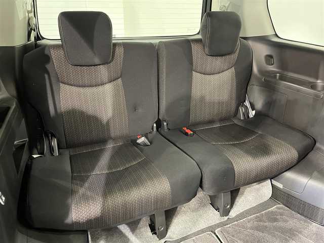 日産 セレナ HWS S HV Vセレ +Sefty 愛知県 2015(平27)年 4.2万km ダイヤモンドブラック カロッツェリア８インチＳＤナビ　/（Bluetooth/フルセグTV/SD/CD・DVD再生/iPod)/アラウンドビューモニター　/両側パワースライドドア　/衝突軽減ブレーキ　/ドライブレコーダー　/ＬＥＤヘッドライト　/クルーズコントロール　/車線逸脱警報/プッシュスタート　/　　　-スマートキー/前後コーナーセンサー/盗難防止装置/フォグランプ/純正フロアマット