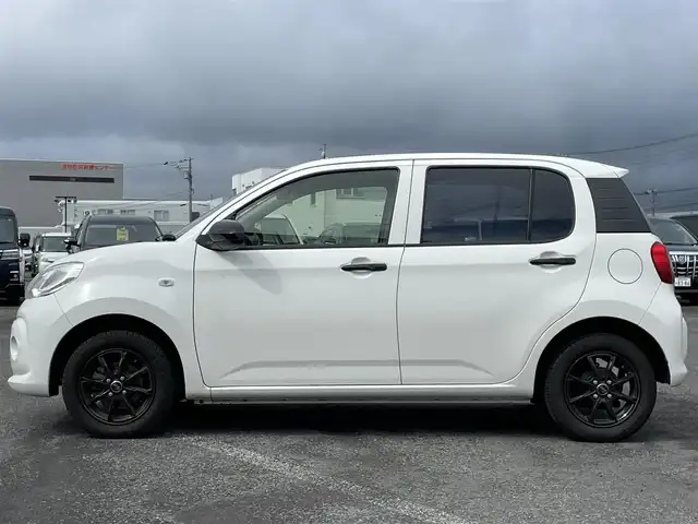 トヨタ パッソ X 道央・札幌 2017(平29)年 3.7万km ホワイト ４WD/寒冷地仕様/社外ディスプレイオーディオ/CD/DVD/BT/横滑り防止装置/ETC/ドライブレコーダー/アイドリングストップ/ワイパーデアイサー/D席シートヒーター/リモコンキー/LEDヘッドライト/ヘッドライトレベライザー/電動格納ミラー/純正フロアマット/スペアキー