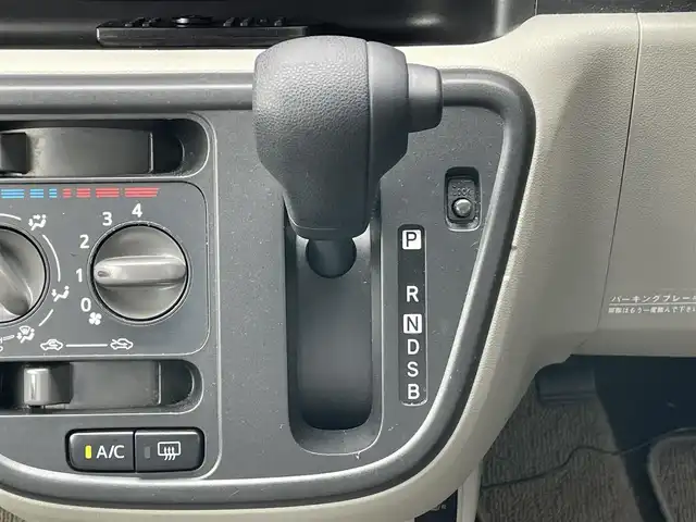 トヨタ パッソ X 道央・札幌 2017(平29)年 3.7万km ホワイト ４WD/寒冷地仕様/社外ディスプレイオーディオ/CD/DVD/BT/横滑り防止装置/ETC/ドライブレコーダー/アイドリングストップ/ワイパーデアイサー/D席シートヒーター/リモコンキー/LEDヘッドライト/ヘッドライトレベライザー/電動格納ミラー/純正フロアマット/スペアキー
