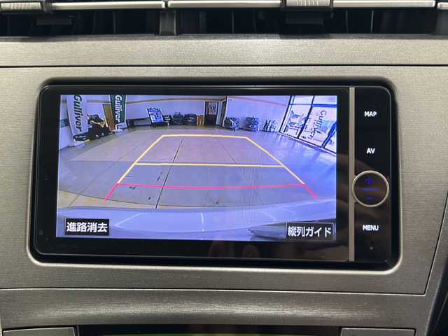 トヨタ プリウス G 茨城県 2015(平27)年 7.7万km シルバーM (株)IDOMが運営する【じしゃロン水戸店】の自社ローン専用車両になりますこちらは現金またはオートローンご利用時の価格です。自社ローンご希望の方は別途その旨お申付け下さい/・ワンオーナー/・純正ナビ/フルセグTV/DVD/CD/MSV/BT/・バックカメラ/・寒冷地仕様/・純正エンジンスターター/・前後ドライブレコーダー/・レーダークルーズコントロール/・ワイパーデアイサー/・ビルトインETC/・ハーフレザーシート/・運転席パワーシート/・HID/・フロントフォグ/・リヤフォグ/・プッシュスタート/・スマートキー/・ドアバイザー/・電格ミラー
