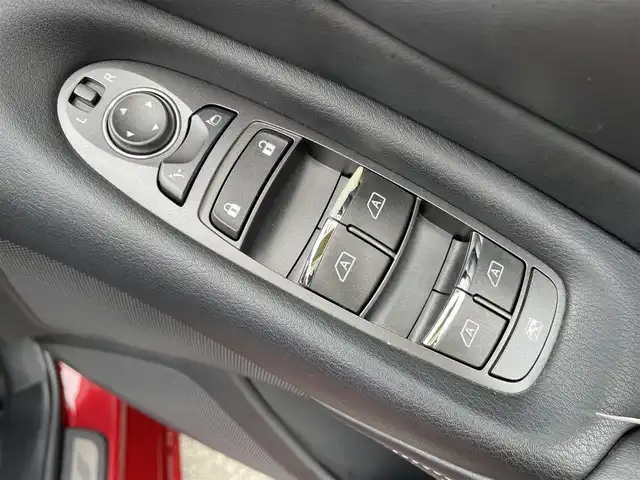 日産 スカイライン ハイブリッド 350GT Type P 石川県 2014(平26)年 6.4万km ラディアントレッド 純正メモリーナビ/フルセグTV/アラウンドビューモニター/LEDヘッドライト/ETC/黒革シート/シートヒーター/インテリキー/プッシュスタート/レーダークルーズ/衝突軽減ブレーキ/純正アルミホイール/保証書