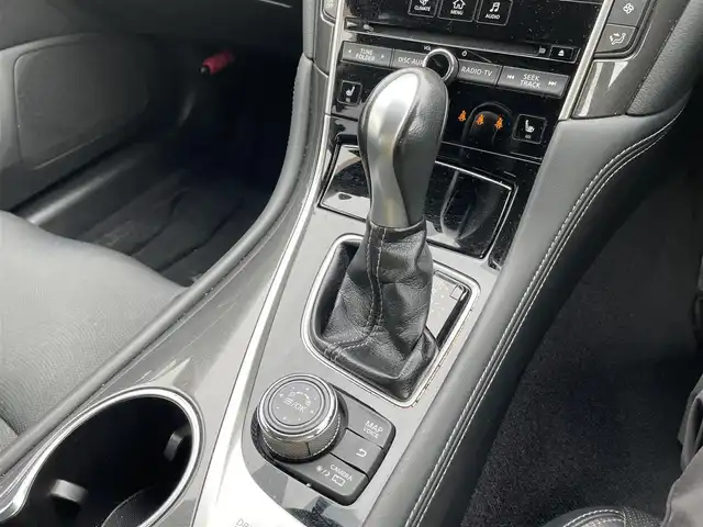 日産 スカイライン ハイブリッド 350GT Type P 石川県 2014(平26)年 6.4万km ラディアントレッド 純正メモリーナビ/フルセグTV/アラウンドビューモニター/LEDヘッドライト/ETC/黒革シート/シートヒーター/インテリキー/プッシュスタート/レーダークルーズ/衝突軽減ブレーキ/純正アルミホイール/保証書