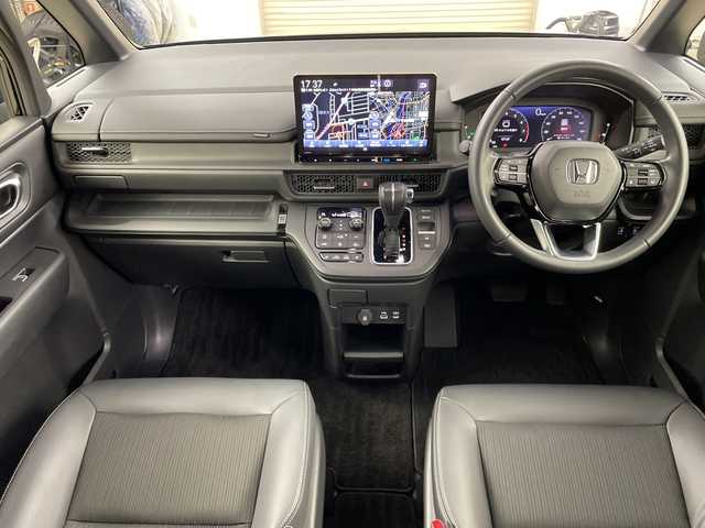 ホンダ ステップワゴン スパーダ 道央・札幌 2022(令4)年 2.6万km クリスタルブラックパール ・４WD/ホンダセンシング/・コンフォートビューパッケージ/・純正ナビ（LXM-237VFLi）/・11.4インチ純正ディーラーオプションナビ/・Bluetooth/CD/DVD/フルセグ・/・バックカメラ/・両側パワースライドドア/・アダプティブクルーズコントロール/・衝突被害軽減ブレーキ/・踏み間違い軽減/路外逸脱警報/・先行車発進お知らせ/標識認識機能/・ブラインドスポットモニター/・パワーバックドア/・LEDヘッドライト/オートライト/・オートマチックハイビーム/・前席シートヒーター/ハーフレザーシート/・プッシュスタート/スマートキー/・パドルシフト/電動パーキング/・ウォークスルー/革巻きステアリング/・ヘッドライトリベライザー