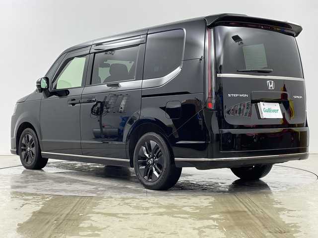 ホンダ ステップワゴン スパーダ 道央・札幌 2022(令4)年 2.6万km クリスタルブラックパール ・４WD/ホンダセンシング/・コンフォートビューパッケージ/・純正ナビ（LXM-237VFLi）/・11.4インチ純正ディーラーオプションナビ/・Bluetooth/CD/DVD/フルセグ・/・バックカメラ/・両側パワースライドドア/・アダプティブクルーズコントロール/・衝突被害軽減ブレーキ/・踏み間違い軽減/路外逸脱警報/・先行車発進お知らせ/標識認識機能/・ブラインドスポットモニター/・パワーバックドア/・LEDヘッドライト/オートライト/・オートマチックハイビーム/・前席シートヒーター/ハーフレザーシート/・プッシュスタート/スマートキー/・パドルシフト/電動パーキング/・ウォークスルー/革巻きステアリング/・ヘッドライトリベライザー