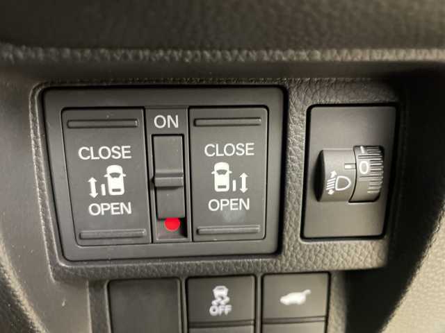 ホンダ ステップワゴン スパーダ 道央・札幌 2022(令4)年 2.6万km クリスタルブラックパール ・４WD/ホンダセンシング/・コンフォートビューパッケージ/・純正ナビ（LXM-237VFLi）/・11.4インチ純正ディーラーオプションナビ/・Bluetooth/CD/DVD/フルセグ・/・バックカメラ/・両側パワースライドドア/・アダプティブクルーズコントロール/・衝突被害軽減ブレーキ/・踏み間違い軽減/路外逸脱警報/・先行車発進お知らせ/標識認識機能/・ブラインドスポットモニター/・パワーバックドア/・LEDヘッドライト/オートライト/・オートマチックハイビーム/・前席シートヒーター/ハーフレザーシート/・プッシュスタート/スマートキー/・パドルシフト/電動パーキング/・ウォークスルー/革巻きステアリング/・ヘッドライトリベライザー