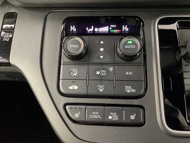 ホンダ ステップワゴン スパーダ 道央・札幌 2022(令4)年 2.6万km クリスタルブラックパール ・４WD/ホンダセンシング/・コンフォートビューパッケージ/・純正ナビ（LXM-237VFLi）/・11.4インチ純正ディーラーオプションナビ/・Bluetooth/CD/DVD/フルセグ・/・バックカメラ/・両側パワースライドドア/・アダプティブクルーズコントロール/・衝突被害軽減ブレーキ/・踏み間違い軽減/路外逸脱警報/・先行車発進お知らせ/標識認識機能/・ブラインドスポットモニター/・パワーバックドア/・LEDヘッドライト/オートライト/・オートマチックハイビーム/・前席シートヒーター/ハーフレザーシート/・プッシュスタート/スマートキー/・パドルシフト/電動パーキング/・ウォークスルー/革巻きステアリング/・ヘッドライトリベライザー