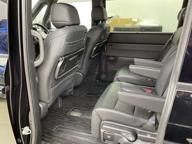 ホンダ ステップワゴン スパーダ 道央・札幌 2022(令4)年 2.6万km クリスタルブラックパール ・４WD/ホンダセンシング/・コンフォートビューパッケージ/・純正ナビ（LXM-237VFLi）/・11.4インチ純正ディーラーオプションナビ/・Bluetooth/CD/DVD/フルセグ・/・バックカメラ/・両側パワースライドドア/・アダプティブクルーズコントロール/・衝突被害軽減ブレーキ/・踏み間違い軽減/路外逸脱警報/・先行車発進お知らせ/標識認識機能/・ブラインドスポットモニター/・パワーバックドア/・LEDヘッドライト/オートライト/・オートマチックハイビーム/・前席シートヒーター/ハーフレザーシート/・プッシュスタート/スマートキー/・パドルシフト/電動パーキング/・ウォークスルー/革巻きステアリング/・ヘッドライトリベライザー