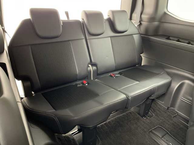 ホンダ ステップワゴン スパーダ 道央・札幌 2022(令4)年 2.6万km クリスタルブラックパール ・４WD/ホンダセンシング/・コンフォートビューパッケージ/・純正ナビ（LXM-237VFLi）/・11.4インチ純正ディーラーオプションナビ/・Bluetooth/CD/DVD/フルセグ・/・バックカメラ/・両側パワースライドドア/・アダプティブクルーズコントロール/・衝突被害軽減ブレーキ/・踏み間違い軽減/路外逸脱警報/・先行車発進お知らせ/標識認識機能/・ブラインドスポットモニター/・パワーバックドア/・LEDヘッドライト/オートライト/・オートマチックハイビーム/・前席シートヒーター/ハーフレザーシート/・プッシュスタート/スマートキー/・パドルシフト/電動パーキング/・ウォークスルー/革巻きステアリング/・ヘッドライトリベライザー