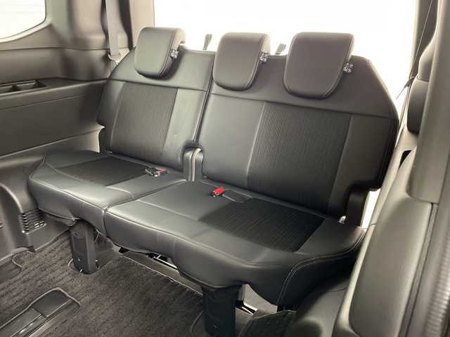 ホンダ ステップワゴン スパーダ 道央・札幌 2022(令4)年 2.6万km クリスタルブラックパール ・４WD/ホンダセンシング/・コンフォートビューパッケージ/・純正ナビ（LXM-237VFLi）/・11.4インチ純正ディーラーオプションナビ/・Bluetooth/CD/DVD/フルセグ・/・バックカメラ/・両側パワースライドドア/・アダプティブクルーズコントロール/・衝突被害軽減ブレーキ/・踏み間違い軽減/路外逸脱警報/・先行車発進お知らせ/標識認識機能/・ブラインドスポットモニター/・パワーバックドア/・LEDヘッドライト/オートライト/・オートマチックハイビーム/・前席シートヒーター/ハーフレザーシート/・プッシュスタート/スマートキー/・パドルシフト/電動パーキング/・ウォークスルー/革巻きステアリング/・ヘッドライトリベライザー