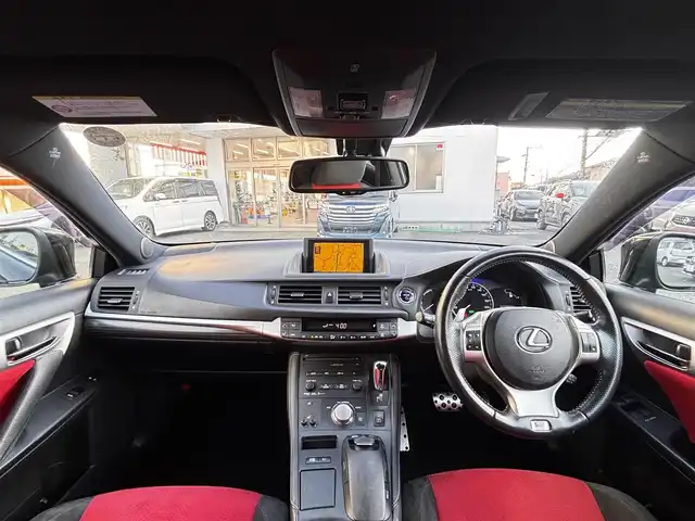 レクサス ＣＴ 200h Fスポーツ 熊本県 2011(平23)年 11.2万km ブラック 純正ナビ/【フルセグTV/CD/DVD】/バックカメラ/クルーズコントロール/コーナーセンサー/パドルシフト/シートヒーター/純正17インチAW/ビルトインETC/オートライト/電動格納ミラー/プッシュスタート/ステアリングスイッチ/革巻きステアリング/純正フロアマット/横滑り防止/盗難防止装置/取扱説明書