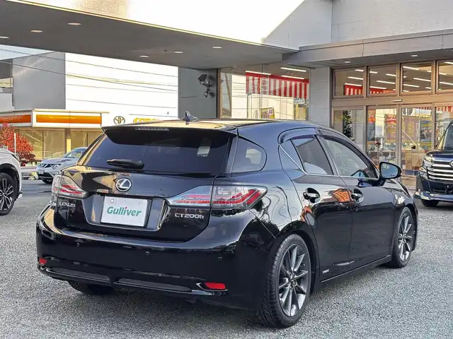 レクサス ＣＴ 200h Fスポーツ 熊本県 2011(平23)年 11.2万km ブラック 純正ナビ/【フルセグTV/CD/DVD】/バックカメラ/クルーズコントロール/コーナーセンサー/パドルシフト/シートヒーター/純正17インチAW/ビルトインETC/オートライト/電動格納ミラー/プッシュスタート/ステアリングスイッチ/革巻きステアリング/純正フロアマット/横滑り防止/盗難防止装置/取扱説明書