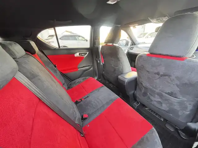 レクサス ＣＴ 200h Fスポーツ 熊本県 2011(平23)年 11.2万km ブラック 純正ナビ/【フルセグTV/CD/DVD】/バックカメラ/クルーズコントロール/コーナーセンサー/パドルシフト/シートヒーター/純正17インチAW/ビルトインETC/オートライト/電動格納ミラー/プッシュスタート/ステアリングスイッチ/革巻きステアリング/純正フロアマット/横滑り防止/盗難防止装置/取扱説明書