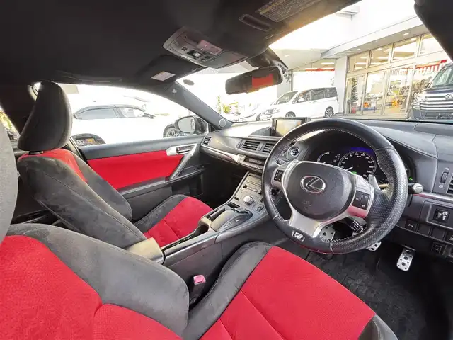 レクサス ＣＴ 200h Fスポーツ 熊本県 2011(平23)年 11.2万km ブラック 純正ナビ/【フルセグTV/CD/DVD】/バックカメラ/クルーズコントロール/コーナーセンサー/パドルシフト/シートヒーター/純正17インチAW/ビルトインETC/オートライト/電動格納ミラー/プッシュスタート/ステアリングスイッチ/革巻きステアリング/純正フロアマット/横滑り防止/盗難防止装置/取扱説明書