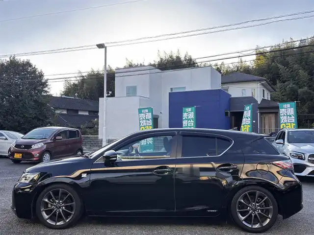 レクサス ＣＴ 200h Fスポーツ 熊本県 2011(平23)年 11.2万km ブラック 純正ナビ/【フルセグTV/CD/DVD】/バックカメラ/クルーズコントロール/コーナーセンサー/パドルシフト/シートヒーター/純正17インチAW/ビルトインETC/オートライト/電動格納ミラー/プッシュスタート/ステアリングスイッチ/革巻きステアリング/純正フロアマット/横滑り防止/盗難防止装置/取扱説明書