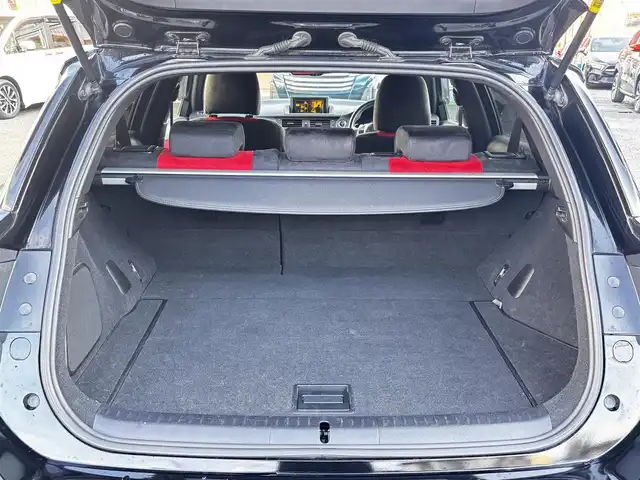 レクサス ＣＴ 200h Fスポーツ 熊本県 2011(平23)年 11.2万km ブラック 純正ナビ/【フルセグTV/CD/DVD】/バックカメラ/クルーズコントロール/コーナーセンサー/パドルシフト/シートヒーター/純正17インチAW/ビルトインETC/オートライト/電動格納ミラー/プッシュスタート/ステアリングスイッチ/革巻きステアリング/純正フロアマット/横滑り防止/盗難防止装置/取扱説明書