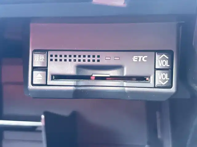 レクサス ＣＴ 200h Fスポーツ 熊本県 2011(平23)年 11.2万km ブラック 純正ナビ/【フルセグTV/CD/DVD】/バックカメラ/クルーズコントロール/コーナーセンサー/パドルシフト/シートヒーター/純正17インチAW/ビルトインETC/オートライト/電動格納ミラー/プッシュスタート/ステアリングスイッチ/革巻きステアリング/純正フロアマット/横滑り防止/盗難防止装置/取扱説明書