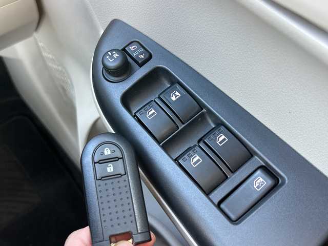 トヨタ パッソ X　S 青森県 2020(令2)年 4.2万km ホワイト 4WD/社外メモリナビ・ワンセグTV/CD・DVD・Bluetooth・USB・SD/スマートアシストIII/衝突回避支援ブレーキ機能/車線逸脱警報機能/前後誤発進抑制機能/オートハイビーム/前後コーナーセンサー/純正ビルトインETC/ハロゲンヘッドライト/オートライト/プッシュスタート/スマートキー