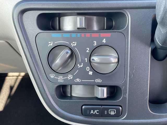 トヨタ パッソ X　S 青森県 2020(令2)年 4.2万km ホワイト 4WD/社外メモリナビ・ワンセグTV/CD・DVD・Bluetooth・USB・SD/スマートアシストIII/衝突回避支援ブレーキ機能/車線逸脱警報機能/前後誤発進抑制機能/オートハイビーム/前後コーナーセンサー/純正ビルトインETC/ハロゲンヘッドライト/オートライト/プッシュスタート/スマートキー