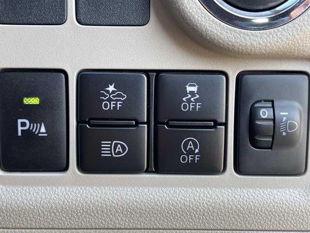 トヨタ パッソ X　S 青森県 2020(令2)年 4.2万km ホワイト 4WD/社外メモリナビ・ワンセグTV/CD・DVD・Bluetooth・USB・SD/スマートアシストIII/衝突回避支援ブレーキ機能/車線逸脱警報機能/前後誤発進抑制機能/オートハイビーム/前後コーナーセンサー/純正ビルトインETC/ハロゲンヘッドライト/オートライト/プッシュスタート/スマートキー