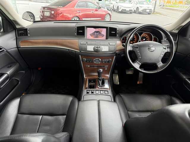 日産 フーガ 350GT スポーツパッケージ 京都府 2004(平16)年 7.9万km ホワイトパール BOSEサウンドシステム/黒革シート/前席エアーシート/シートヒーター/純正DVDマルチナビ、TV/バック、サイドカメラ/クルーズコントロール/ステアリングスイッチ/ビルトインETC/前席パワーシート/運転席メモリーシート/助手席オットマン/社外車高調/社外エアロ/純正19インチアルミホイール/スペアキー