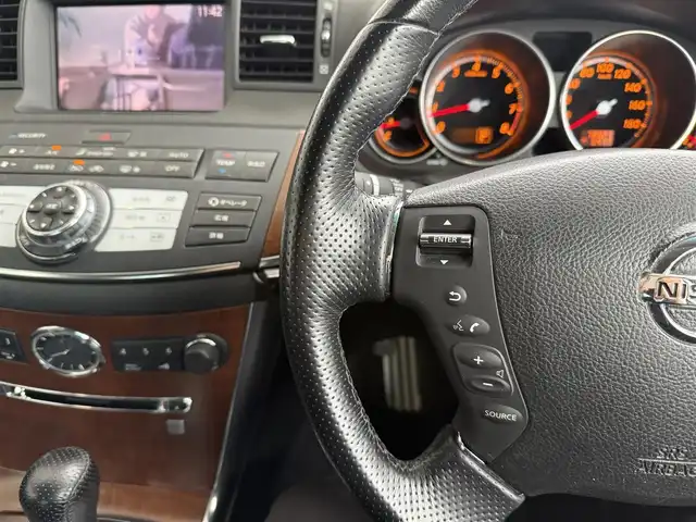 日産 フーガ 350GT スポーツパッケージ 京都府 2004(平16)年 7.9万km ホワイトパール BOSEサウンドシステム/黒革シート/前席エアーシート/シートヒーター/純正DVDマルチナビ、TV/バック、サイドカメラ/クルーズコントロール/ステアリングスイッチ/ビルトインETC/前席パワーシート/運転席メモリーシート/助手席オットマン/社外車高調/社外エアロ/純正19インチアルミホイール/スペアキー