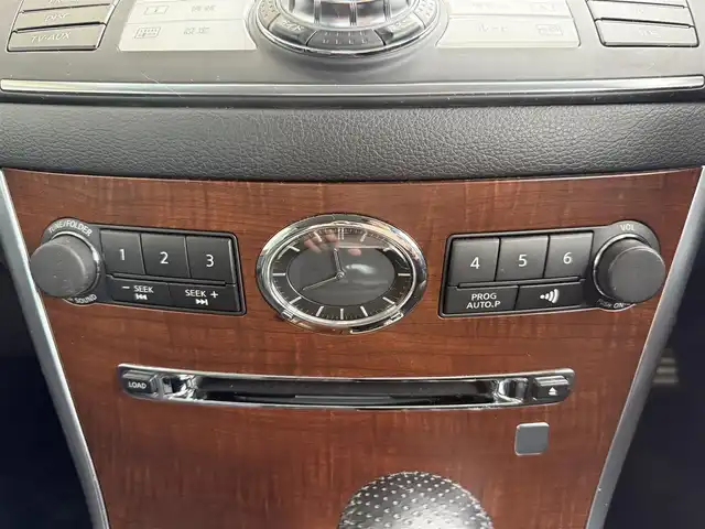 日産 フーガ 350GT スポーツパッケージ 京都府 2004(平16)年 7.9万km ホワイトパール BOSEサウンドシステム/黒革シート/前席エアーシート/シートヒーター/純正DVDマルチナビ、TV/バック、サイドカメラ/クルーズコントロール/ステアリングスイッチ/ビルトインETC/前席パワーシート/運転席メモリーシート/助手席オットマン/社外車高調/社外エアロ/純正19インチアルミホイール/スペアキー