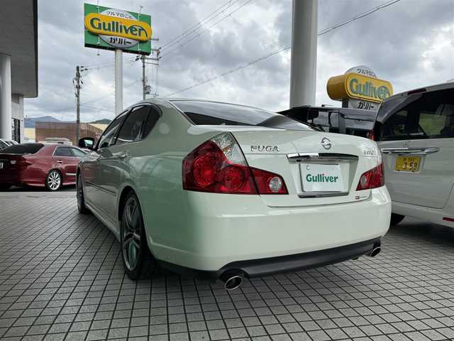 日産 フーガ 350GT スポーツパッケージ 京都府 2004(平16)年 7.9万km ホワイトパール BOSEサウンドシステム/黒革シート/前席エアーシート/シートヒーター/純正DVDマルチナビ、TV/バック、サイドカメラ/クルーズコントロール/ステアリングスイッチ/ビルトインETC/前席パワーシート/運転席メモリーシート/助手席オットマン/社外車高調/社外エアロ/純正19インチアルミホイール/スペアキー