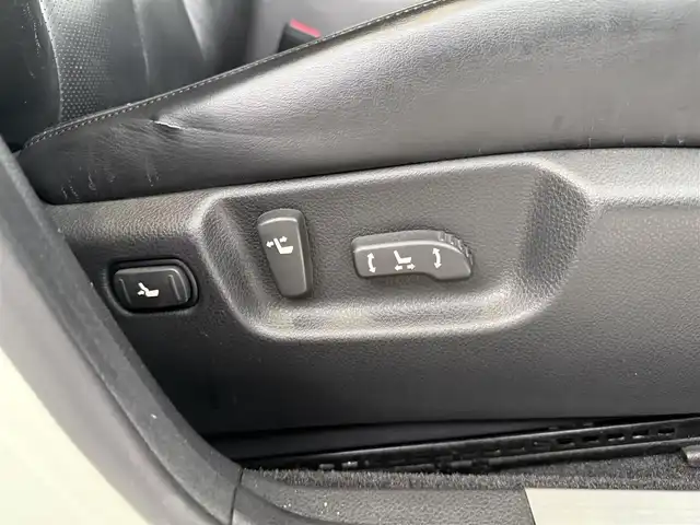 日産 フーガ 350GT スポーツパッケージ 京都府 2004(平16)年 7.9万km ホワイトパール BOSEサウンドシステム/黒革シート/前席エアーシート/シートヒーター/純正DVDマルチナビ、TV/バック、サイドカメラ/クルーズコントロール/ステアリングスイッチ/ビルトインETC/前席パワーシート/運転席メモリーシート/助手席オットマン/社外車高調/社外エアロ/純正19インチアルミホイール/スペアキー