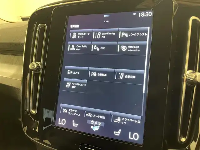 ボルボ ボルボ ＸＣ４０ B4 AWD インスクリプション 熊本県 2022(令4)年 1万km シルバー ・スマートキー/・プッシュスタート/・CitySafety/・レーンキープエイド/・ロードサインインフォメーション/・ドライバーアラート/・パークアシスト/・クロストラフィックアラート/・ブラインドスポットモニター/・アクティブ・ペンディング・ライト/・衝突回避/・クルーズコントロール(追従式)/・黒革シート/・前席パワーシート/・全席シートヒーター /・ハンドルヒーター /・純正メモリナビ/　【Bluetooth・USB・AppleCarPlay・AndroidAuto】/・harman/kardonサウンドシステム/・フルセグTV/・全方位カメラ/・ETC/・ワイヤレス充電/・ドライブレコーダー(前後録画)/・パワーバックドア/・LEDヘッドランプ/・LEDフォグランプ/・純正マット