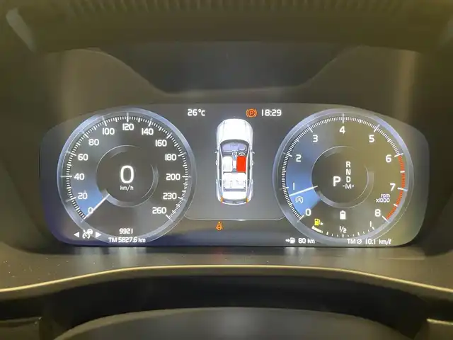 ボルボ ボルボ ＸＣ４０ B4 AWD インスクリプション 熊本県 2022(令4)年 1万km シルバー ・スマートキー/・プッシュスタート/・CitySafety/・レーンキープエイド/・ロードサインインフォメーション/・ドライバーアラート/・パークアシスト/・クロストラフィックアラート/・ブラインドスポットモニター/・アクティブ・ペンディング・ライト/・衝突回避/・クルーズコントロール(追従式)/・黒革シート/・前席パワーシート/・全席シートヒーター /・ハンドルヒーター /・純正メモリナビ/　【Bluetooth・USB・AppleCarPlay・AndroidAuto】/・harman/kardonサウンドシステム/・フルセグTV/・全方位カメラ/・ETC/・ワイヤレス充電/・ドライブレコーダー(前後録画)/・パワーバックドア/・LEDヘッドランプ/・LEDフォグランプ/・純正マット