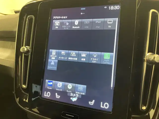 ボルボ ボルボ ＸＣ４０ B4 AWD インスクリプション 熊本県 2022(令4)年 1万km シルバー ・スマートキー/・プッシュスタート/・CitySafety/・レーンキープエイド/・ロードサインインフォメーション/・ドライバーアラート/・パークアシスト/・クロストラフィックアラート/・ブラインドスポットモニター/・アクティブ・ペンディング・ライト/・衝突回避/・クルーズコントロール(追従式)/・黒革シート/・前席パワーシート/・全席シートヒーター /・ハンドルヒーター /・純正メモリナビ/　【Bluetooth・USB・AppleCarPlay・AndroidAuto】/・harman/kardonサウンドシステム/・フルセグTV/・全方位カメラ/・ETC/・ワイヤレス充電/・ドライブレコーダー(前後録画)/・パワーバックドア/・LEDヘッドランプ/・LEDフォグランプ/・純正マット
