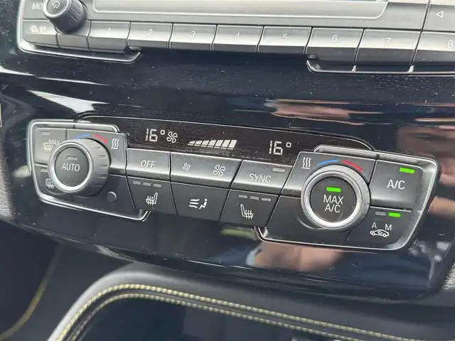 ＢＭＷ Ｘ２ xDrive 18d MスポーツX 三重県 2019(平31)年 5.9万km ガルバニックゴールドメタリック コンフォートパッケージ/純正HDDナビ/・Bluetooth/社外地デジTVチューナー/Wシートヒーター/LEDヘッドライト/フォグランプ/クリアランスソナー/クルーズコントロール/スマートキー×2/プッシュスタート/Mスポーツサスペンション/ミラー一体型ETC/ステアリングリモコン/レーダー探知機（Z191R）/電動パーキングブレーキ/純正19インチアルミホイール