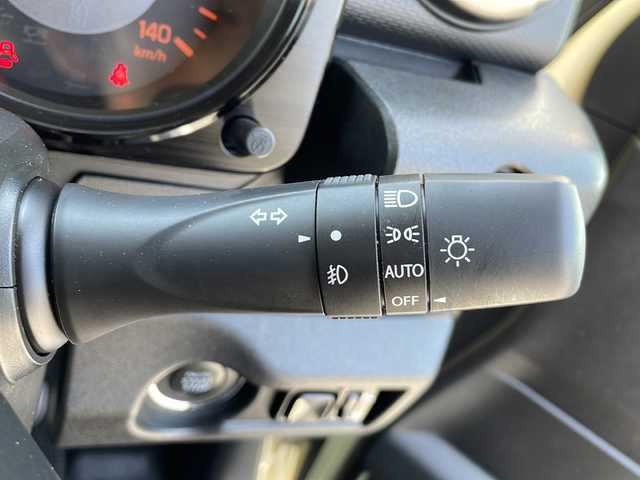 スズキ ジムニー XC 静岡県 2020(令2)年 3.1万km シフォンアイボリーメタリックブラック2トーンルーフ 純正ナビ/地デジTV/純正CD/DVD/Bluetooth/セーフティサポート/レーンキープアシスト/オートライト/LEDヘッドライト/シートヒーター/ブラックルーフ/純正16インチAW/ETC/スマートキー