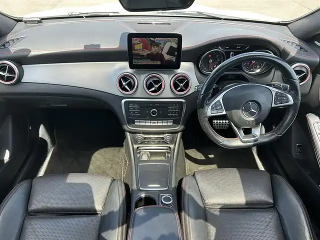 メルセデス・ベンツ ＣＬＡ１８０ スポーツ 岡山県 2017(平29)年 7.1万km カルサイトホワイト 登録時走行距離70934km/純正ナビ/フルセグTV(CD.DVD.TV.BT)/バックカメラ/ブラインドスポットモニター/ドライブレコーダー/シートヒーター/クリアランスソナー/衝突軽減ブレーキ/横滑り防止装置/クルーズコントロール/レーンキープアシスト/オートライト/アイドリングストップ/電動リアゲート/18インチ純正AW/純正フロアマット/D+N席パワーシート