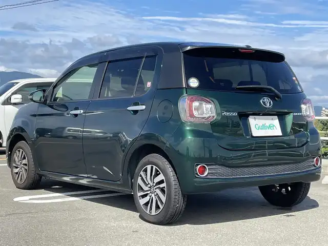 トヨタ パッソ モーダ　Gパッケージ 佐賀県 2017(平29)年 10.3万km ブラックマイカメタリック/ダークエメラルドマイカ 2トーン 純正7インチSDナビゲーション/・フルセグTV/AM/FM/DISC/SD/SDREC/Bluetooth/バックカメラ/前方ドライブレコーダー/ビルトインETC/ISOFIX対応/純正14インチアルミホイール/純正LEDヘッドライト/純正フォグライト/ドアバイザー/トヨタセーフティーセンス/・プリクラッシュセーフティー/・ブラインドスポットモニター/・レーンディーパーチャーアラート/・クリアランスソナー/・先行車発進アラーム/。ロードサインアシスト